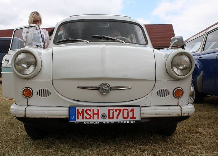 Oldtimer auf dem Scheunenhof