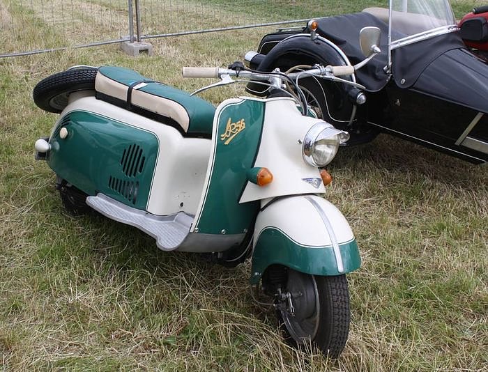 Oldtimer auf dem Scheunenhof