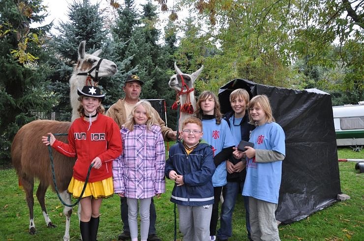 "Vielfalt tut gut" - Stra&szlig;enfest beim Falken