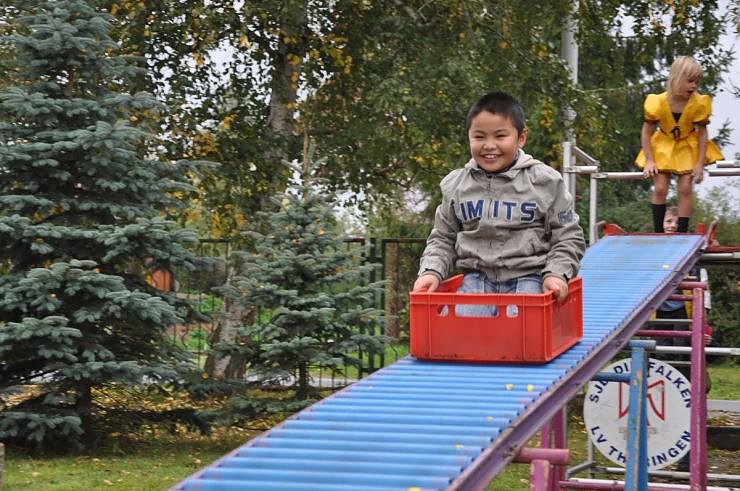 "Vielfalt tut gut" - Stra&szlig;enfest beim Falken