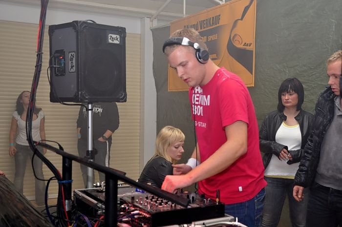 NDH-TUNES DAY & NIGHT CLUBTOUR