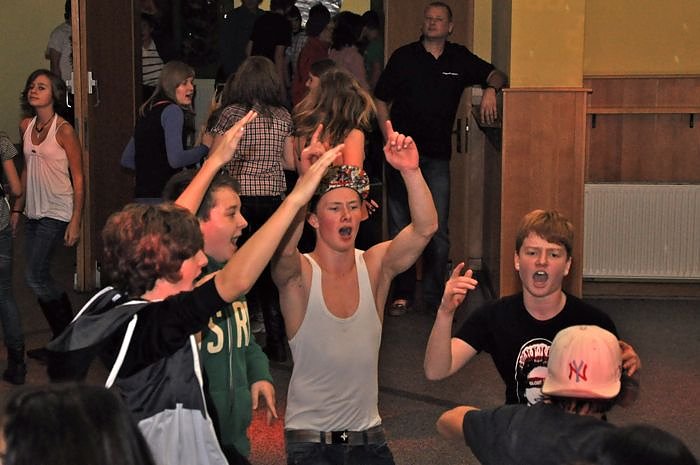 Coole Junge Party im Klubhaus