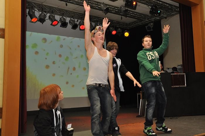 Coole Junge Party im Klubhaus