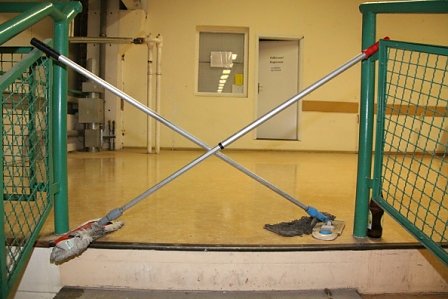 Arbeitseinsatz in der Halle