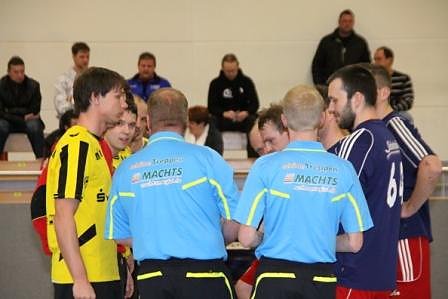 Mit leeren H&auml;nden