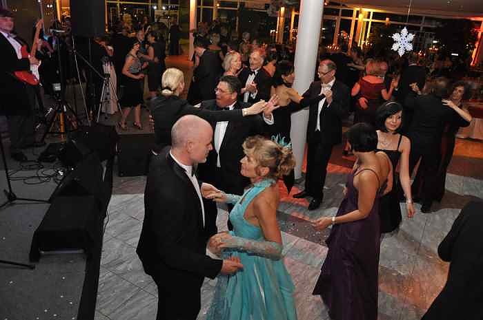 &Auml;rzte- und Apothekerball im Autohaus Peter