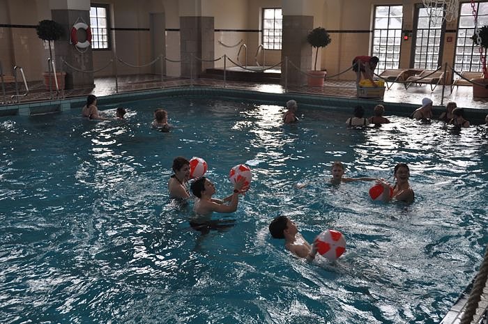 Mega Poolparty im Badehaus