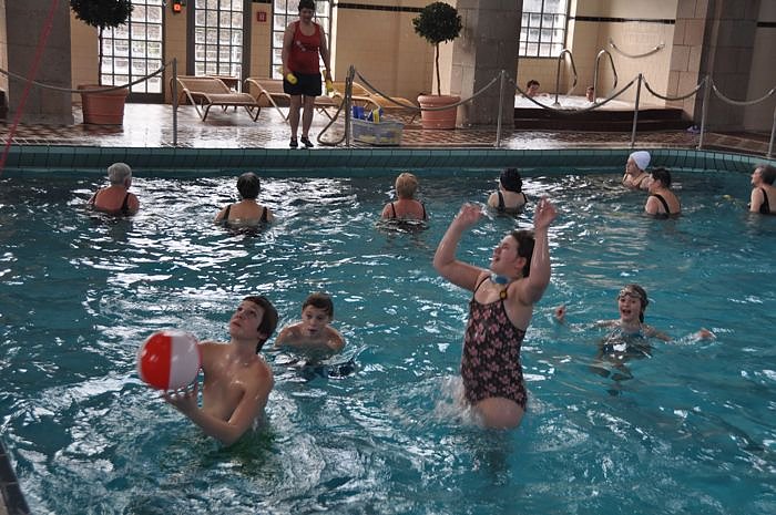 Mega Poolparty im Badehaus