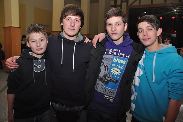 Coole Junge Party im Klubhaus