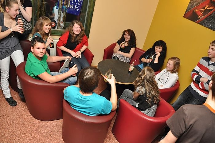 Coole Junge Party im Klubhaus