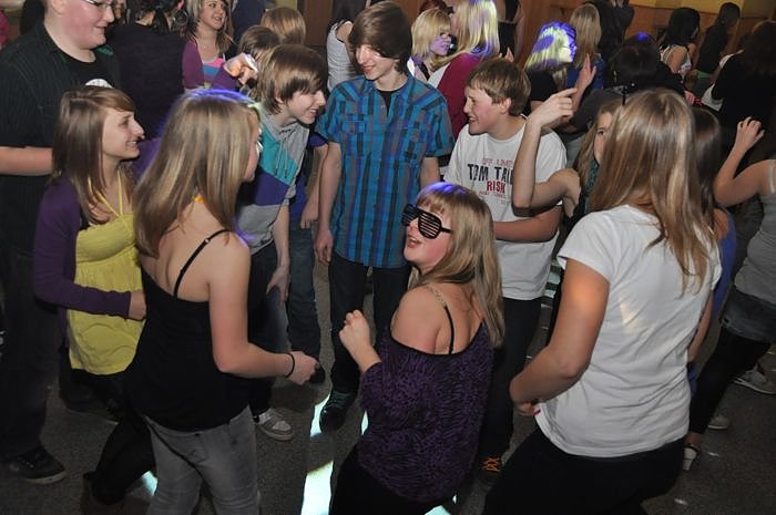 Coole Junge Party im Klubhaus