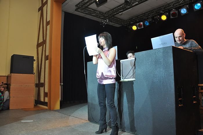 Coole Junge Party im Klubhaus