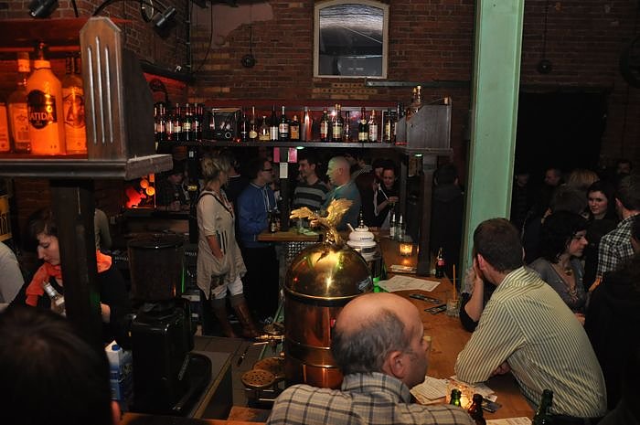 Chapeau Claque Live in der Destille