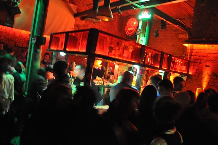 Chapeau Claque Live in der Destille