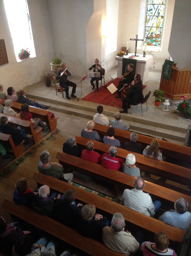 Bild: 70 Besucher in der Appenr&ouml;der Kirche.