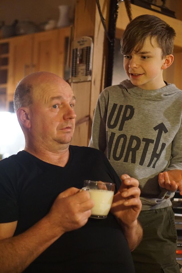 Bild: Jan Graichen und Hannes Nacke in "Jonas und sein Weichei-Dad"